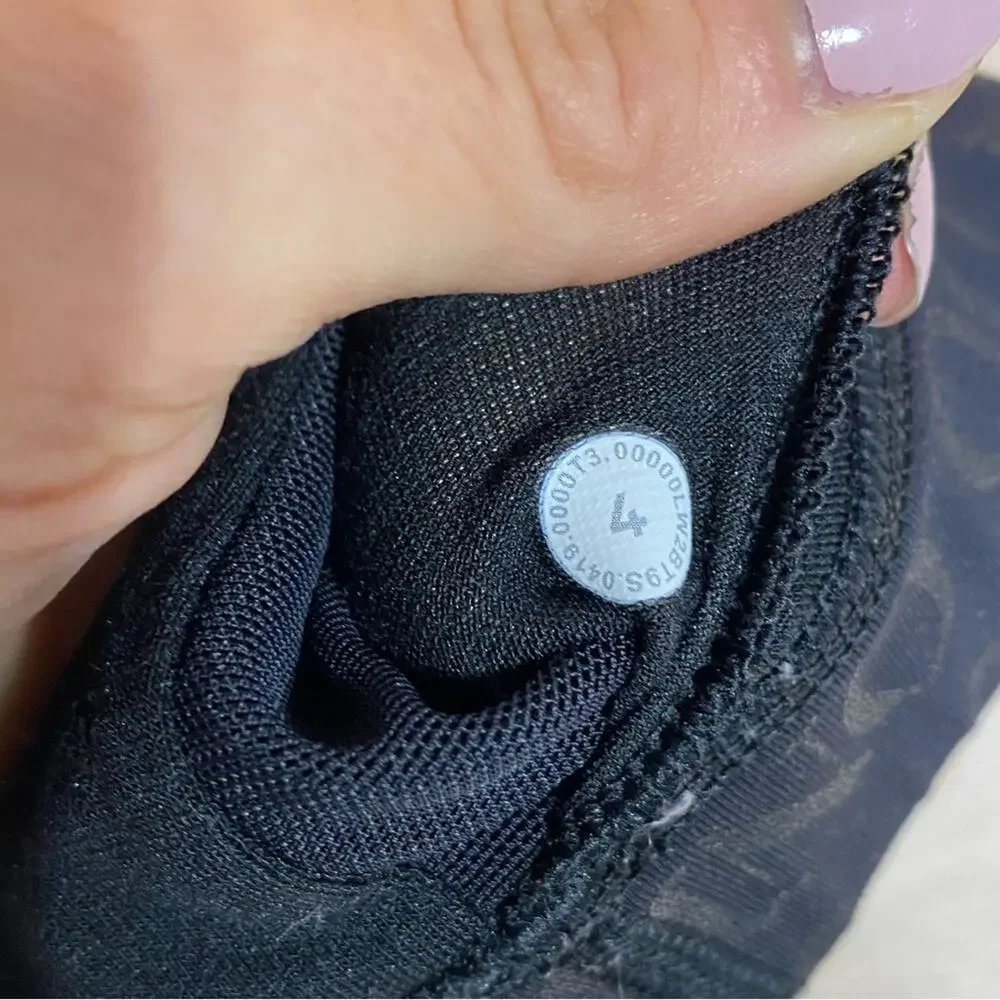 Lululemon Black Energy Manifesto Rare Sports Bra 4